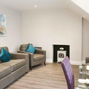Serviced - Eglantine Belfast